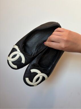 CHANEL Black Quilted Leather Ballet Flats with White CC Emblems